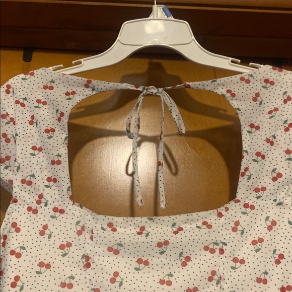 NWT Madden Girl Size L Cherry Top - Picture 6 of 7